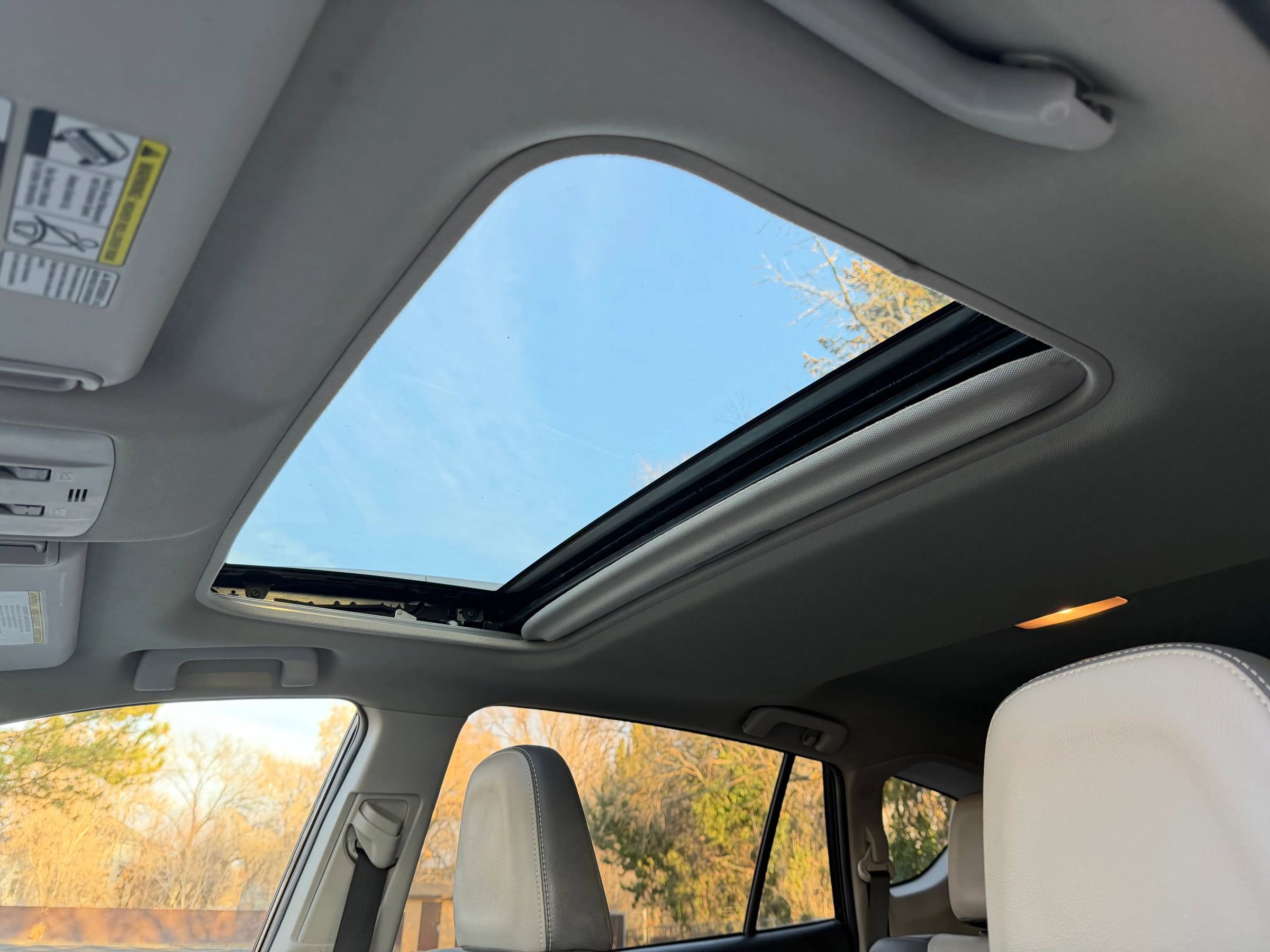 Used 2015 Toyota RAV4 Limited image 18