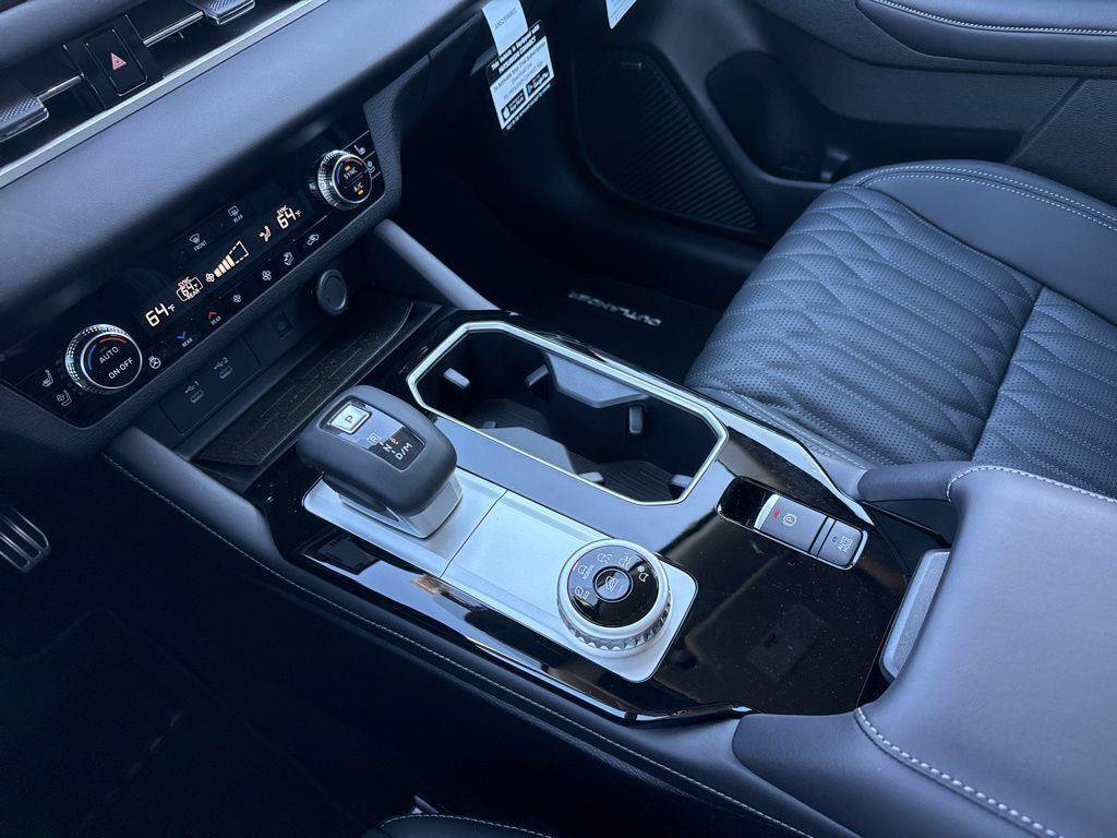 New 2026 Mitsubishi Outlander SEL FWD image 18