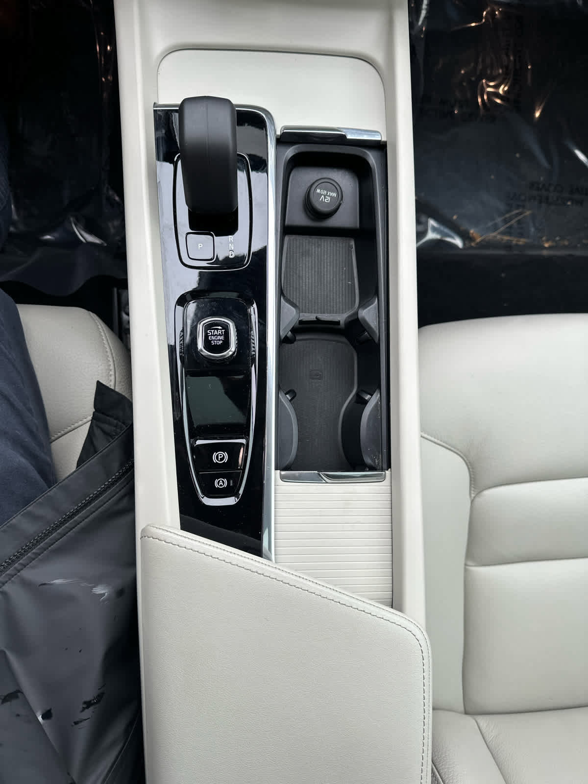 Used 2024 Volvo XC60 B5 Core w/ Climate Package image 24