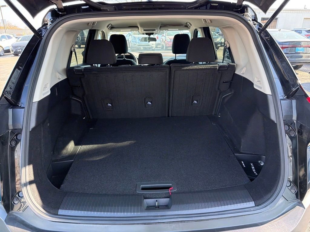 Used 2023 Nissan Rogue S image 26