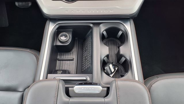 Used 2025 Ford Expedition Active image 30