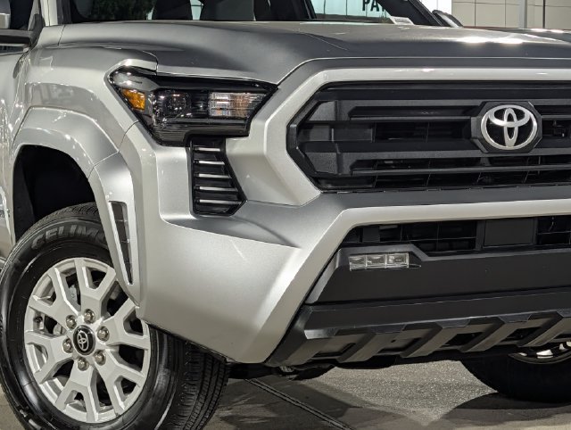 Used 2024 Toyota Tacoma SR5 AWD/4WD image 10
