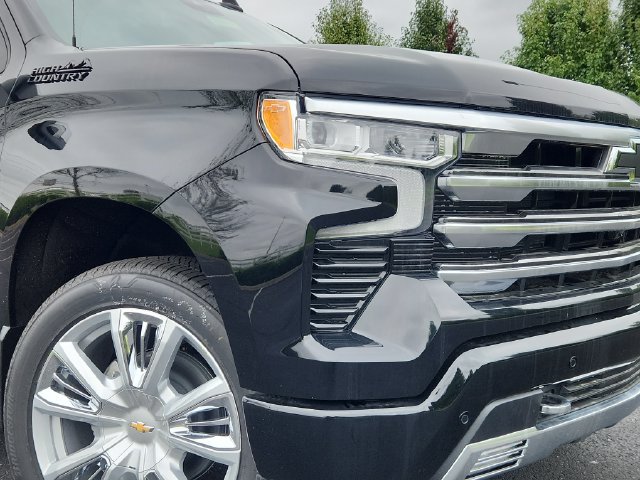 New 2026 Chevrolet Silverado 1500 High Country w/ High Country Premium Package AWD/4WD image 9
