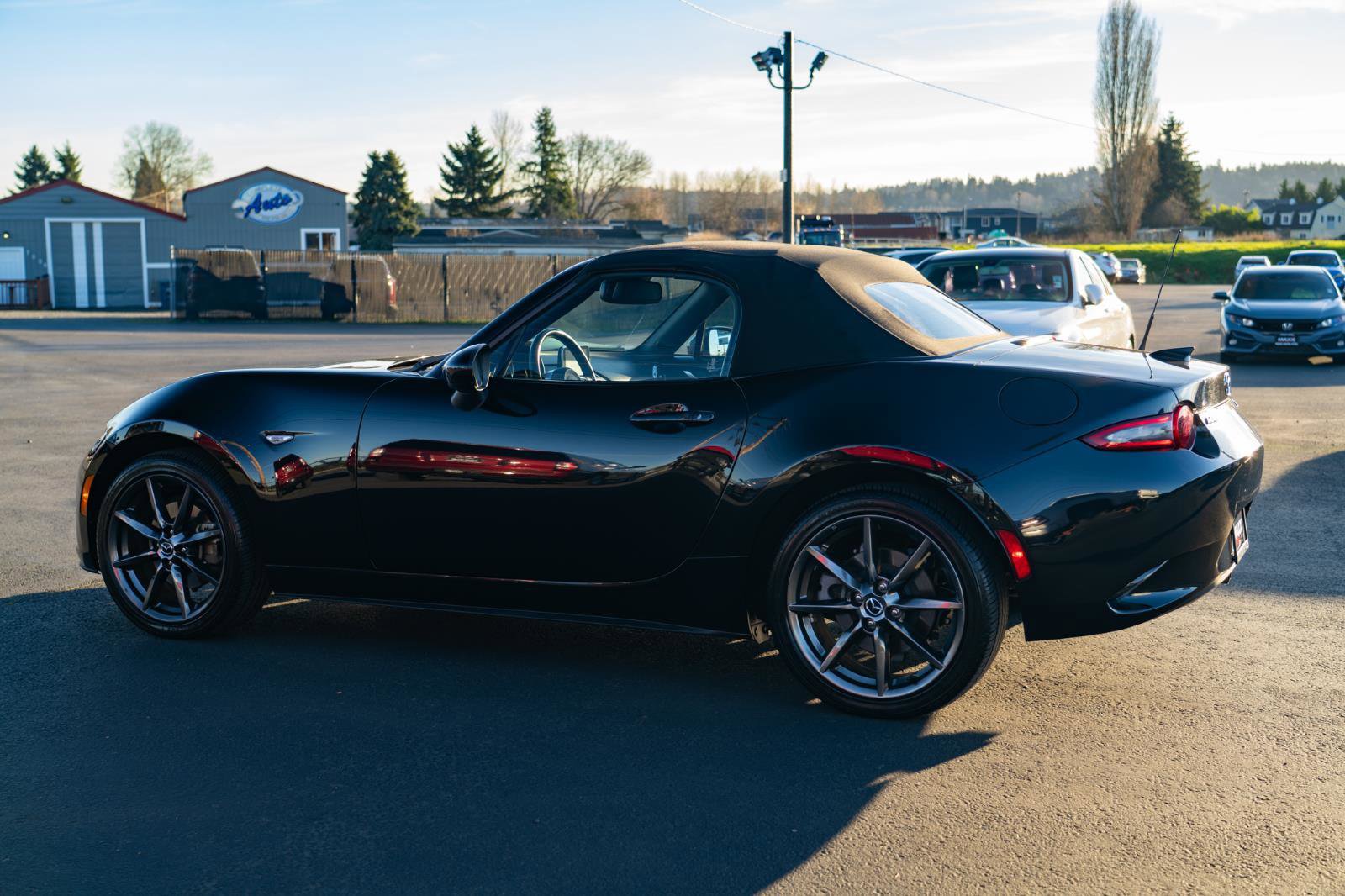 Used 2016 MAZDA MX-5 Miata Grand Touring RWD image 12