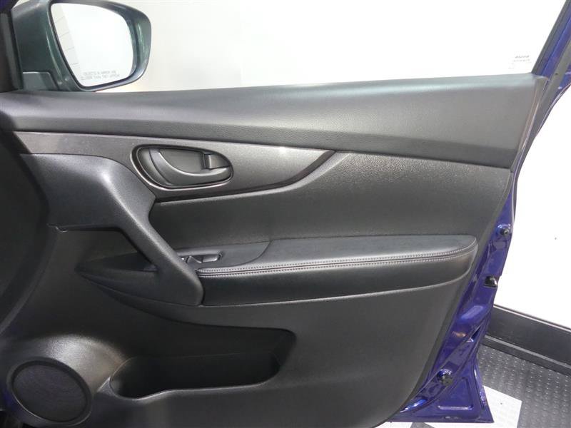 Used 2020 Nissan Rogue S AWD/4WD image 19