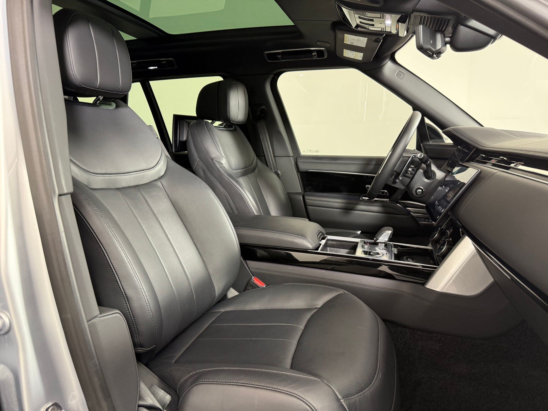 Used 2023 Land Rover Range Rover Autobiography AWD/4WD image 22