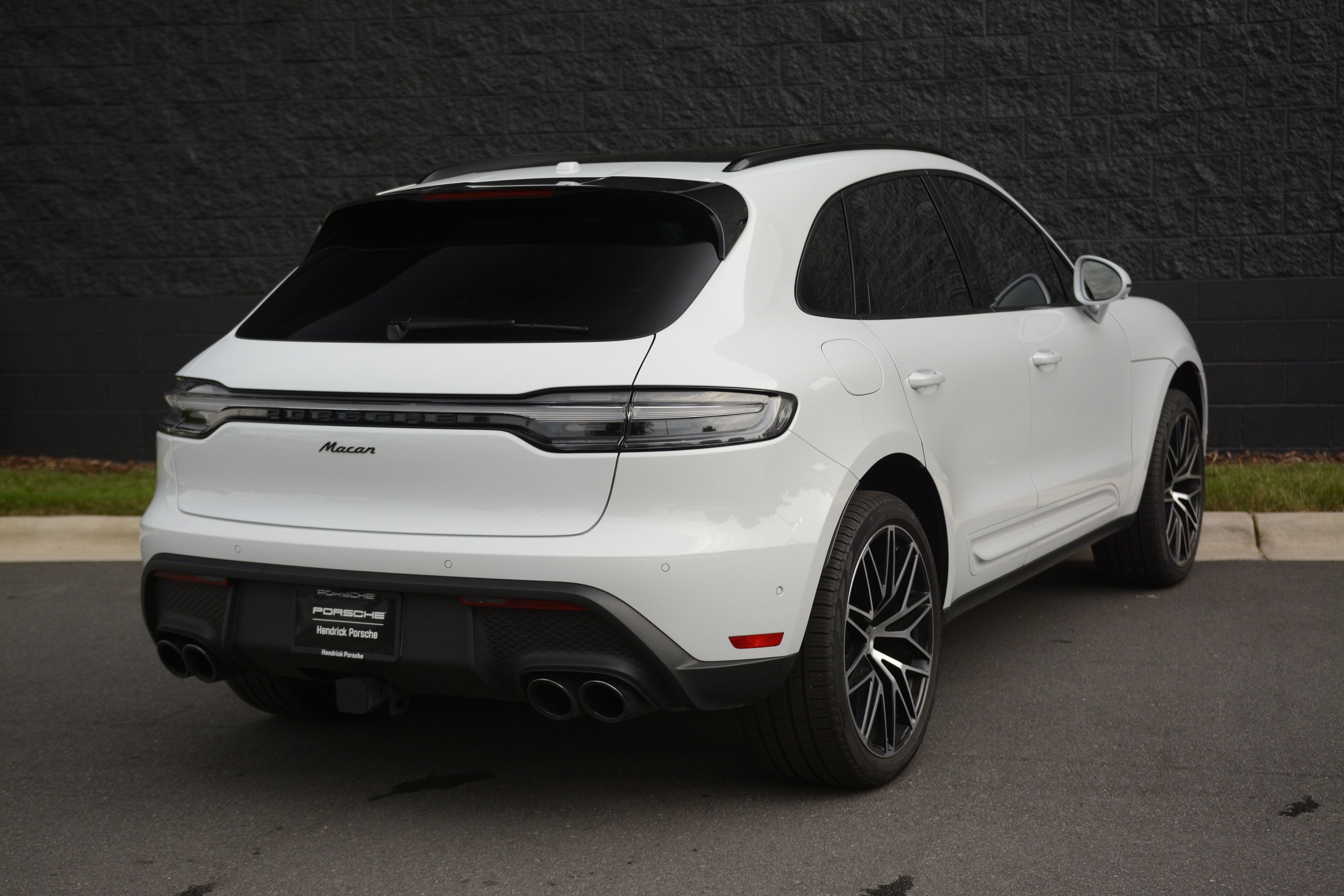 Certified 2026 Porsche Macan AWD/4WD image 7