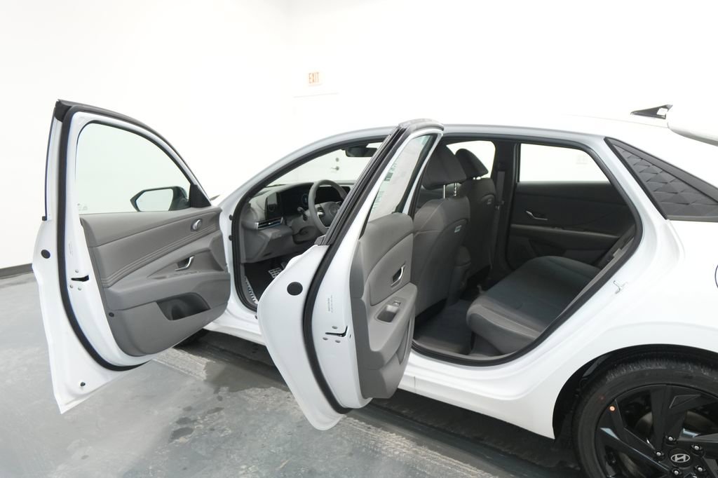 New 2026 Hyundai Elantra Sport image 18