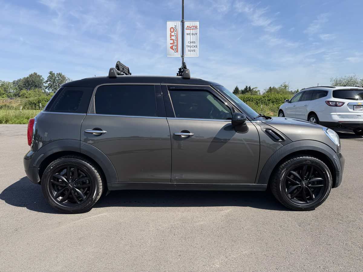 Used 2012 MINI Cooper Countryman FWD image 9