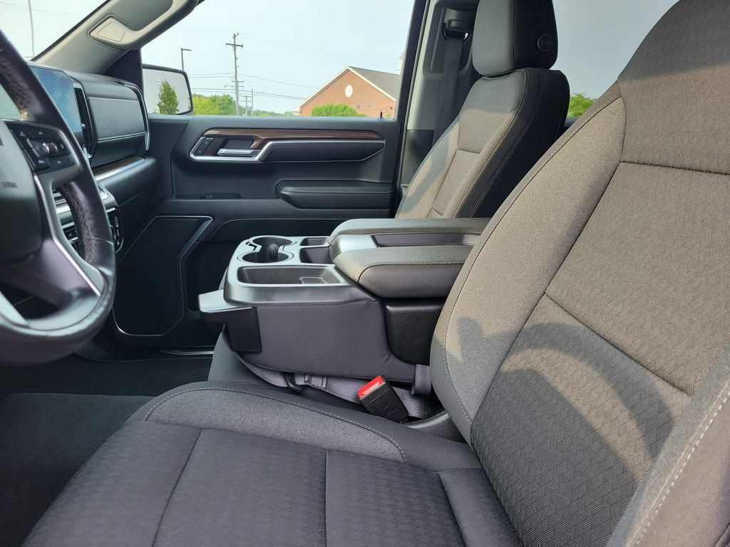 Used 2022 Chevrolet Silverado 1500 LT AWD/4WD image 19
