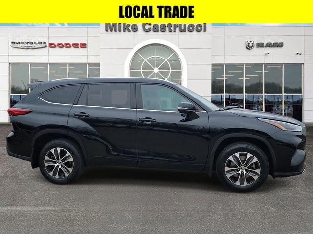 Used 2021 Toyota Highlander XLE image 3