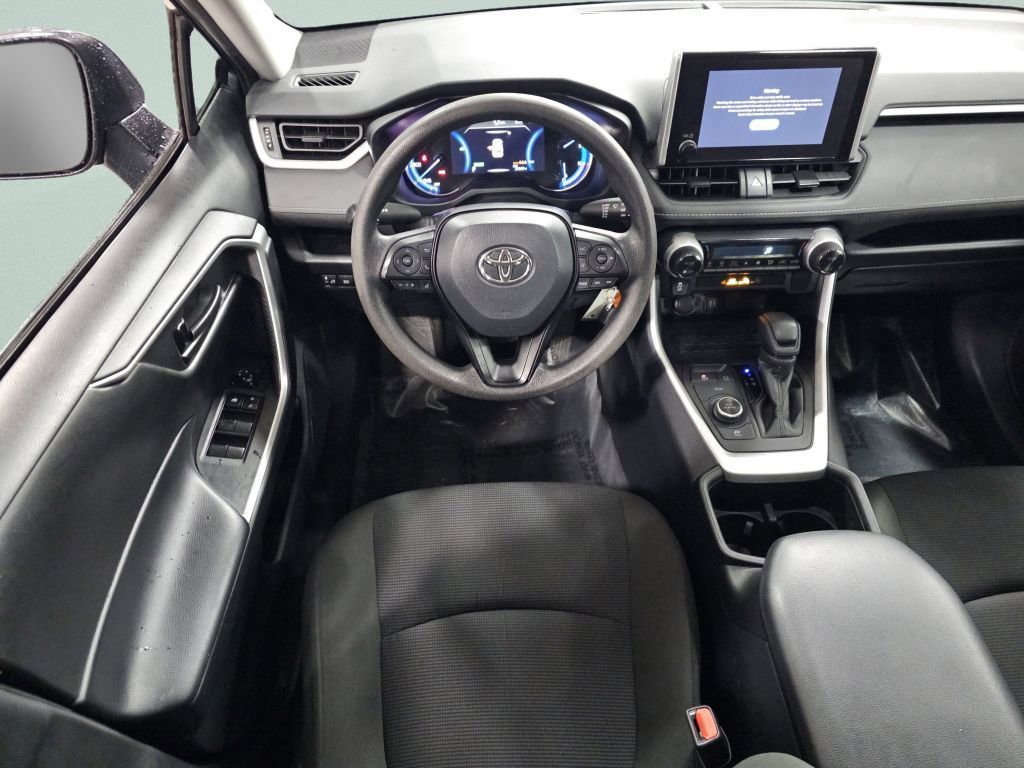 Used 2024 Toyota RAV4 LE AWD/4WD image 4