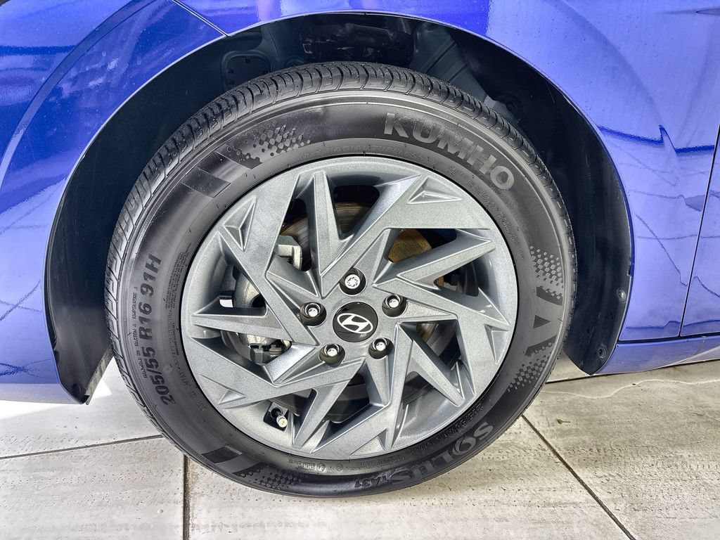 Certified 2025 Hyundai Elantra Hybrid FWD image 18