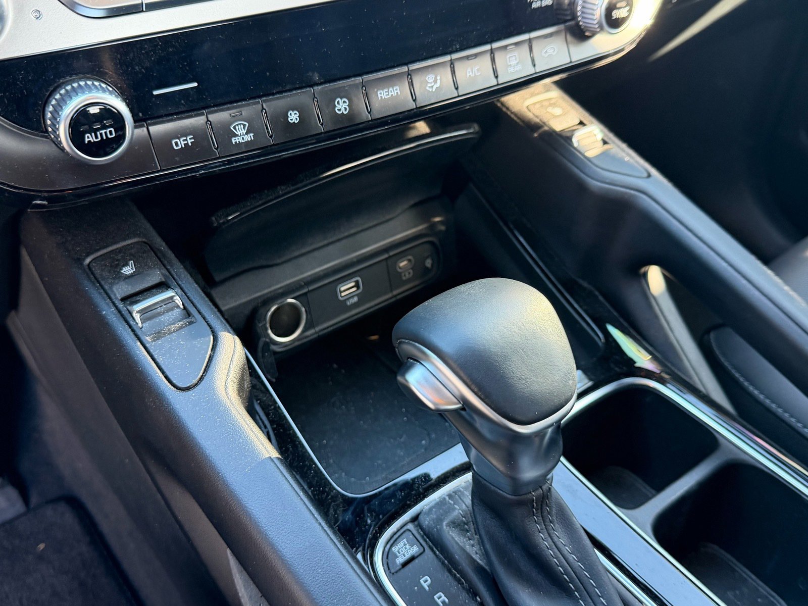 Used 2024 Kia Telluride S image 11