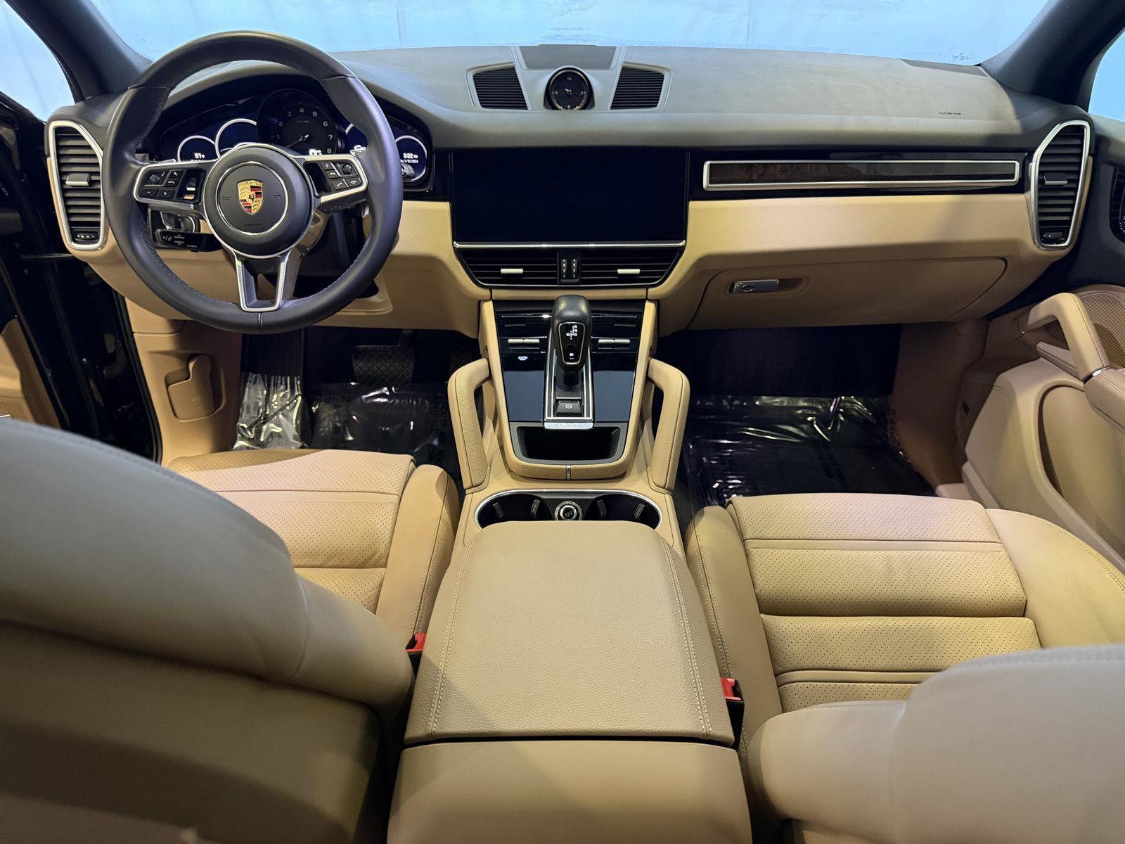Certified 2022 Porsche Cayenne Platinum Edition image 15