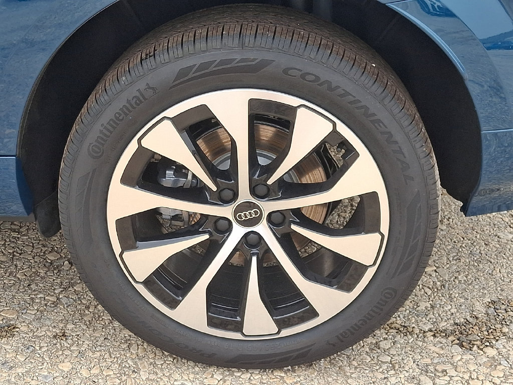 New 2026 Audi Q3 quattro 2.0T AWD/4WD image 5
