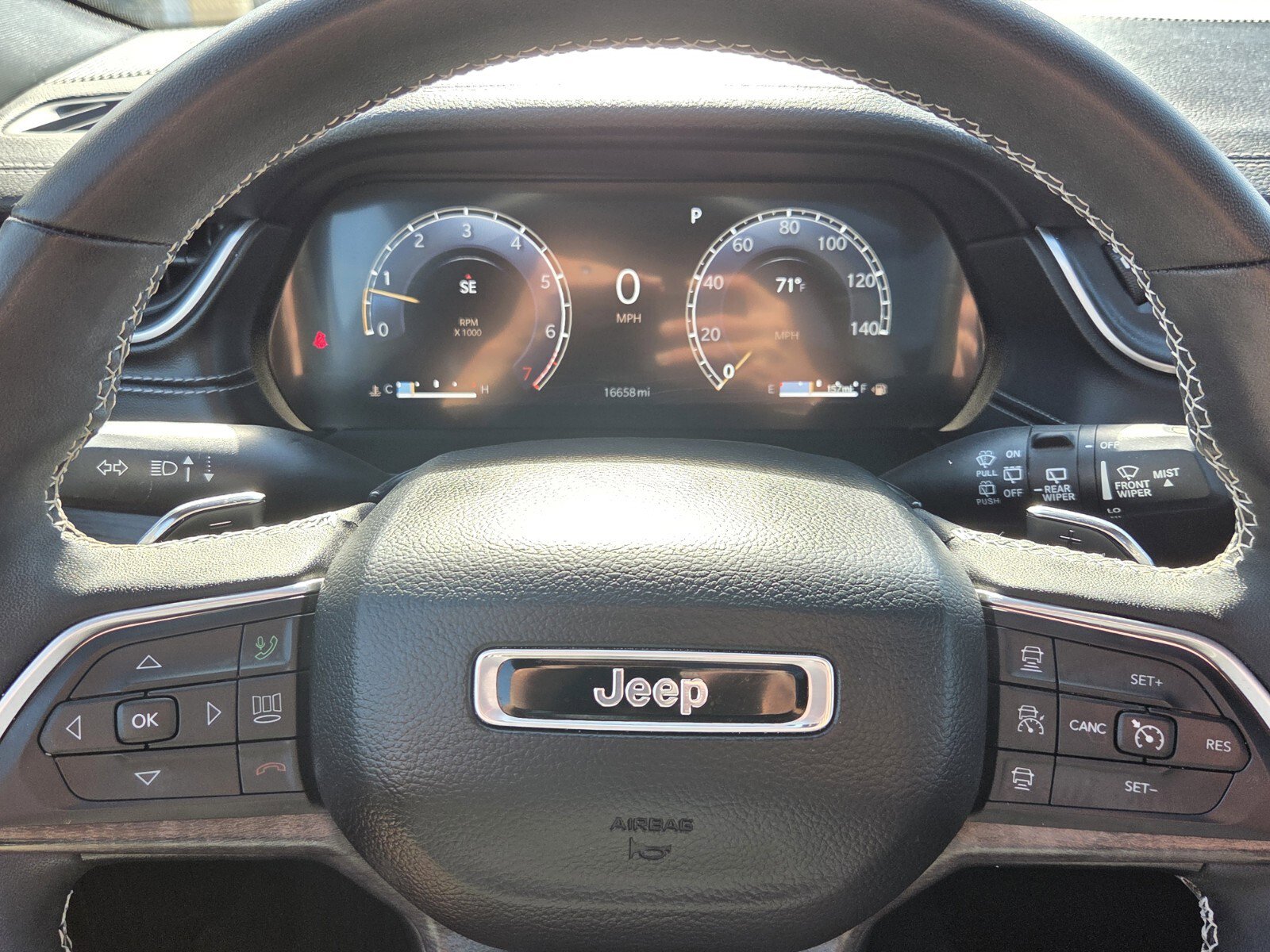 Used 2024 Jeep Grand Cherokee L Limited w/ Black Appearance Package image 18