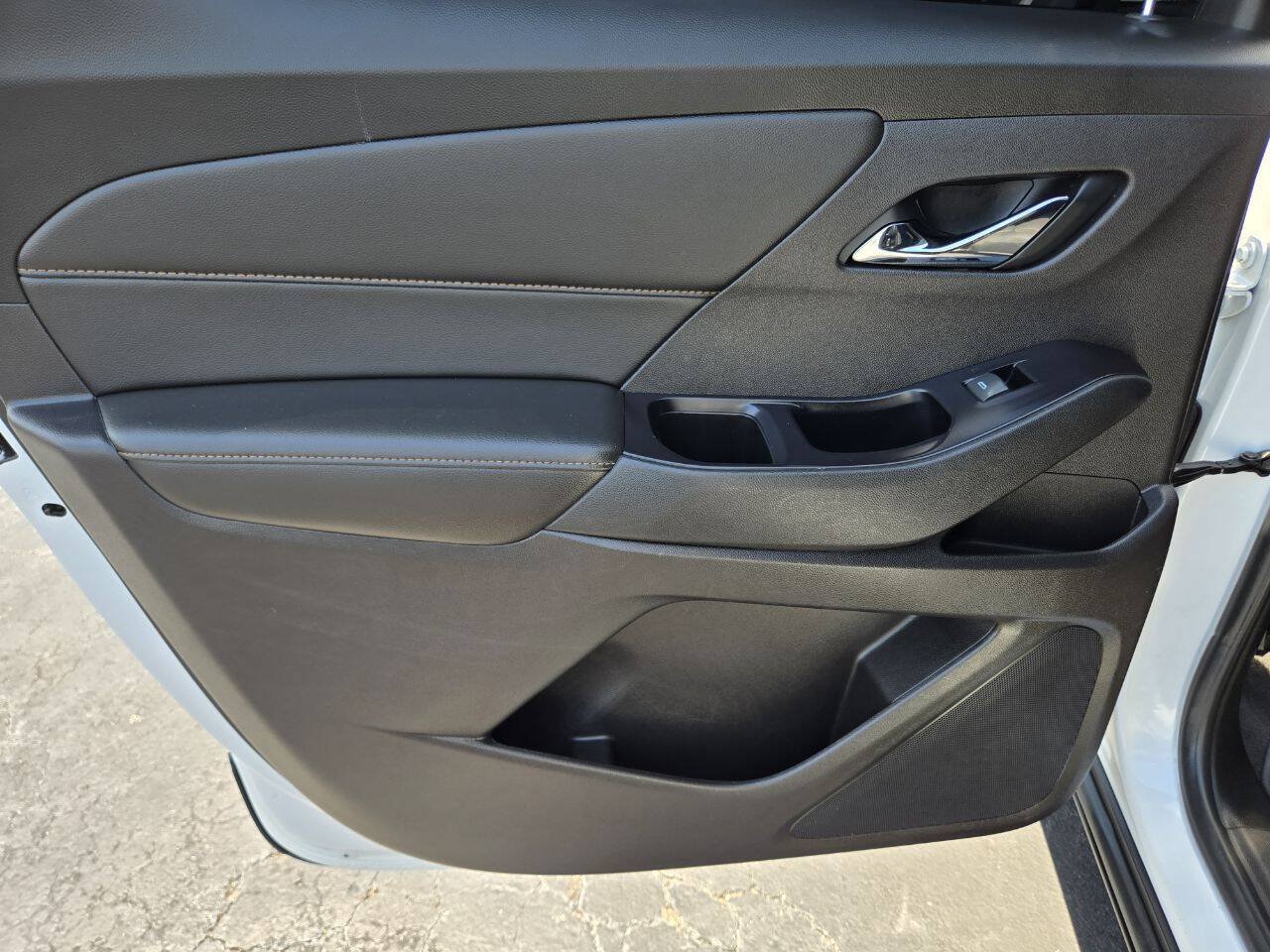Used 2019 Chevrolet Traverse LT FWD image 40