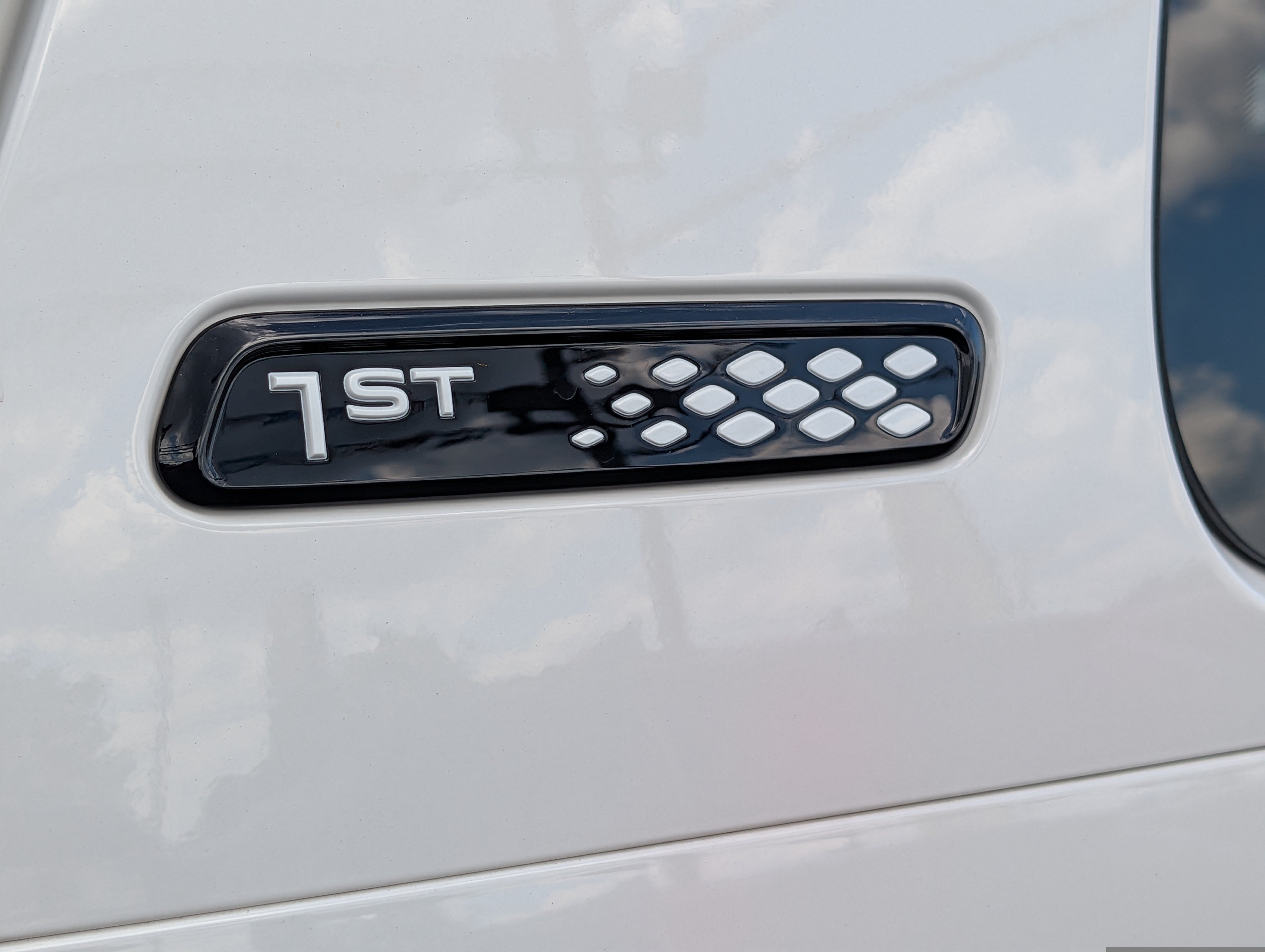 Used 2025 Volkswagen ID. Buzz Pro S Plus w/ Cupholders Package RWD image 9