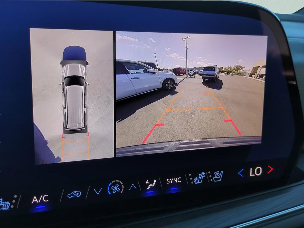 Used 2025 Chevrolet Suburban Premier image 17