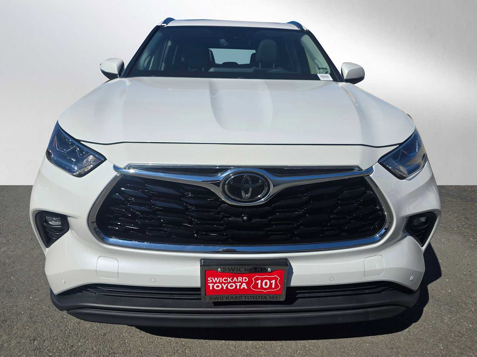 Used 2023 Toyota Highlander Limited image 8