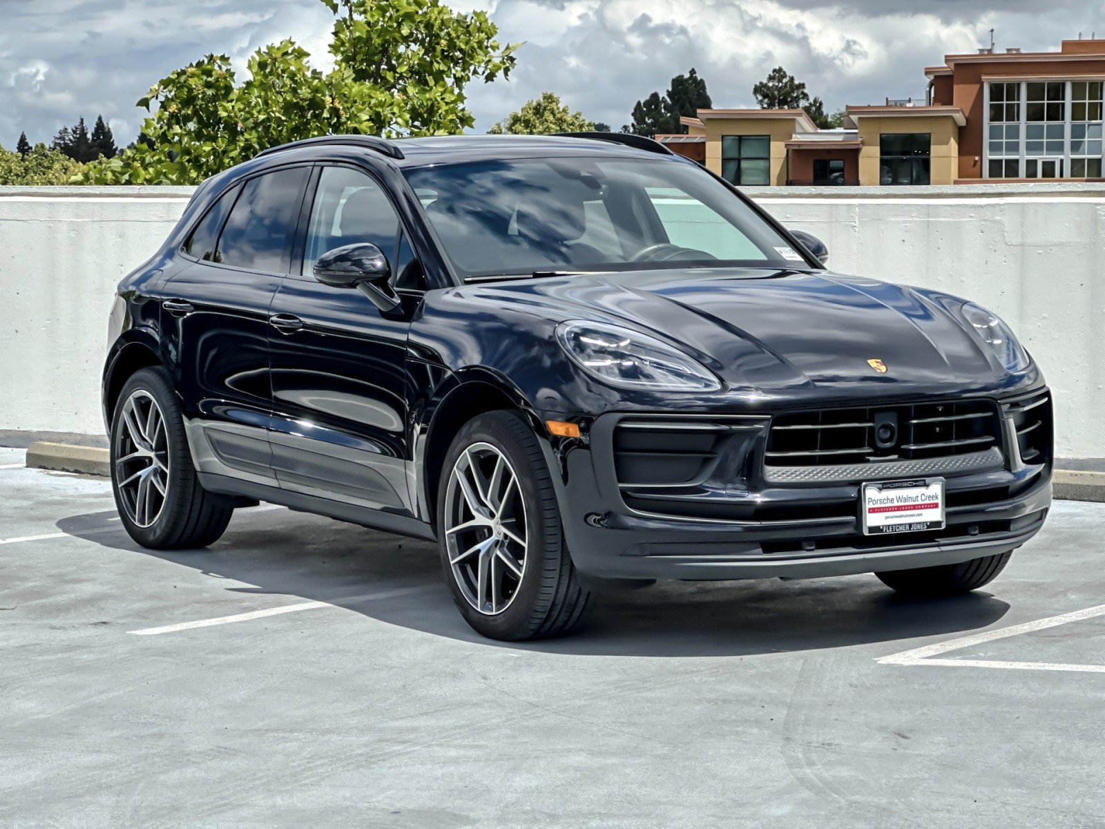 Certified 2023 Porsche Macan AWD/4WD image 10