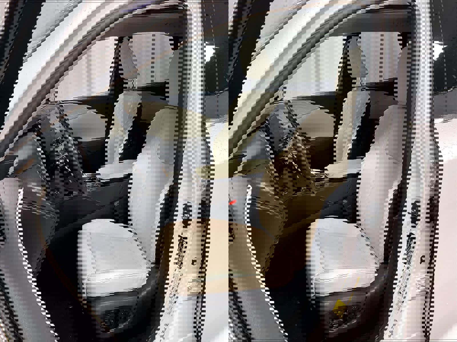 Used 2025 Lexus RX 450h Luxury w/ Convenience Package image 10