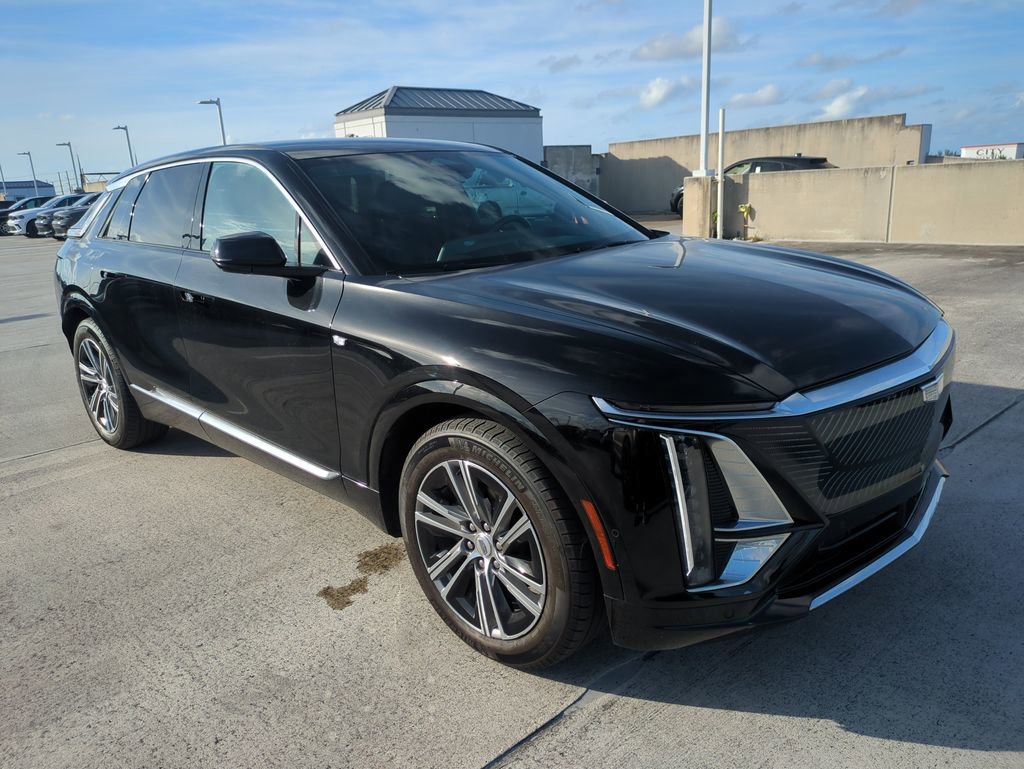 Used 2024 Cadillac Lyriq Luxury image 2