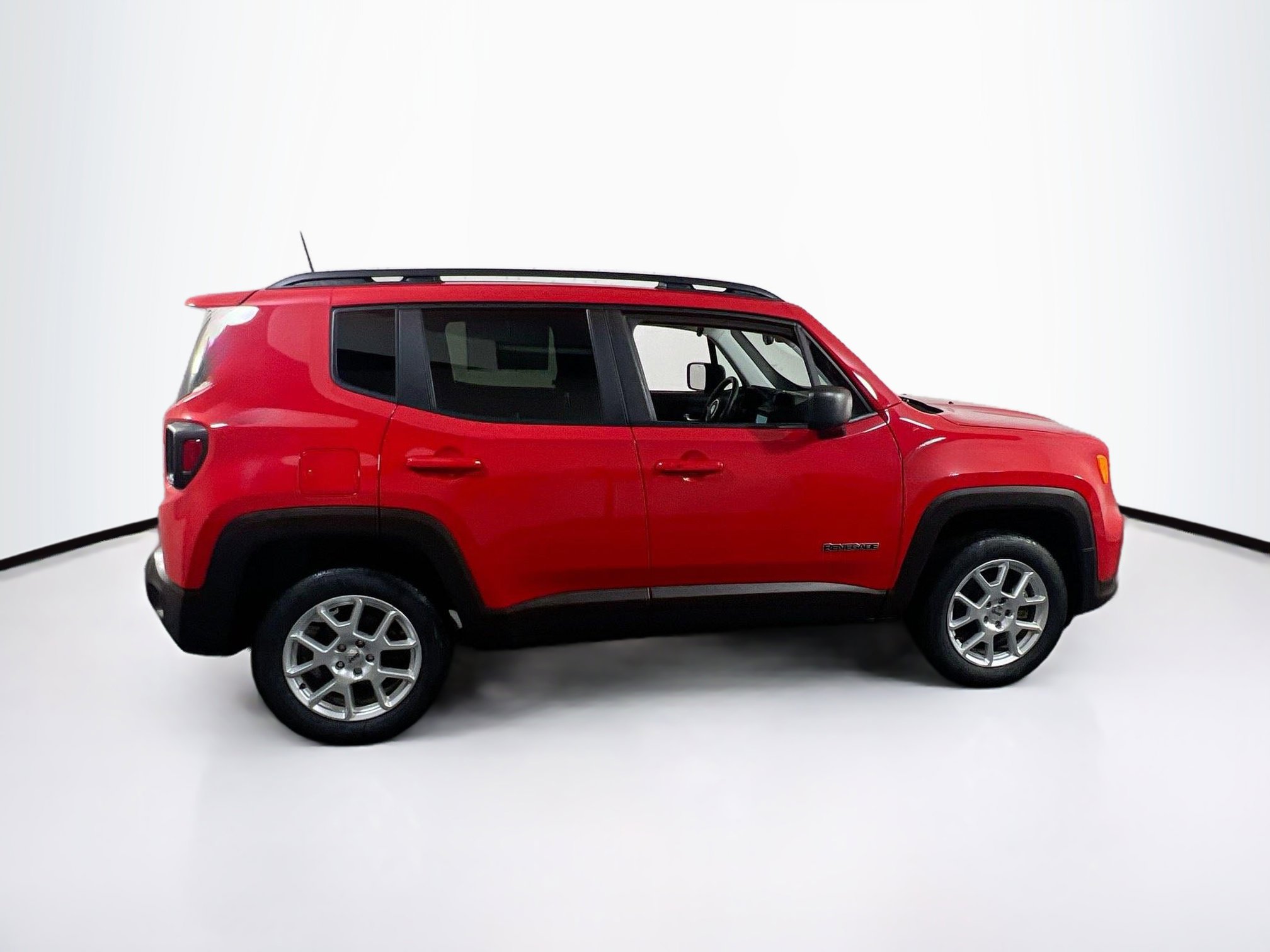 Used 2022 Jeep Renegade Latitude w/ Sun/Sound Group image 4