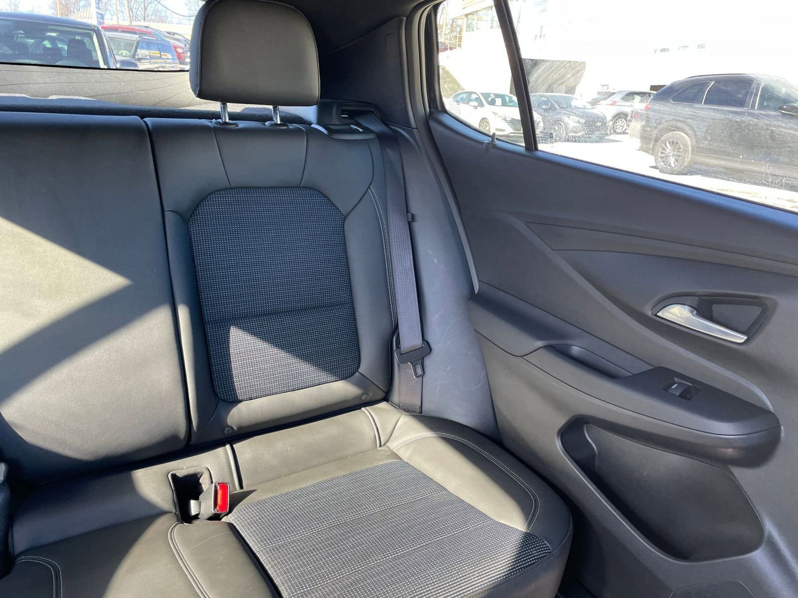 Used 2025 Buick Envista Preferred image 35