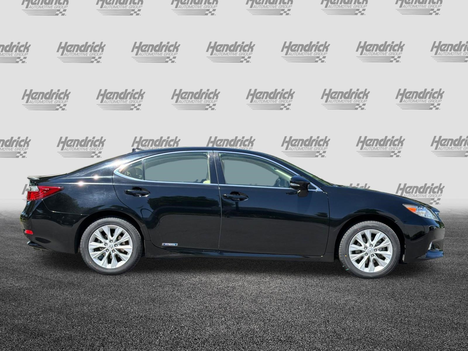 Used 2015 Lexus ES 300h w/ Navigation System Package FWD image 3
