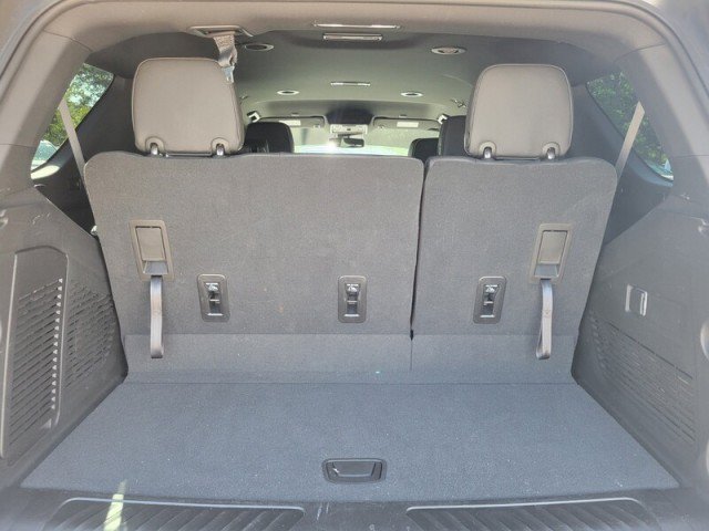 Used 2023 GMC Yukon SLT RWD image 7