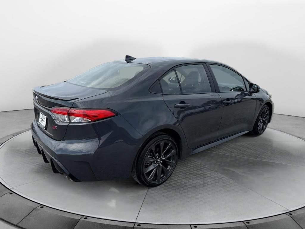 Used 2024 Toyota Corolla SE image 2