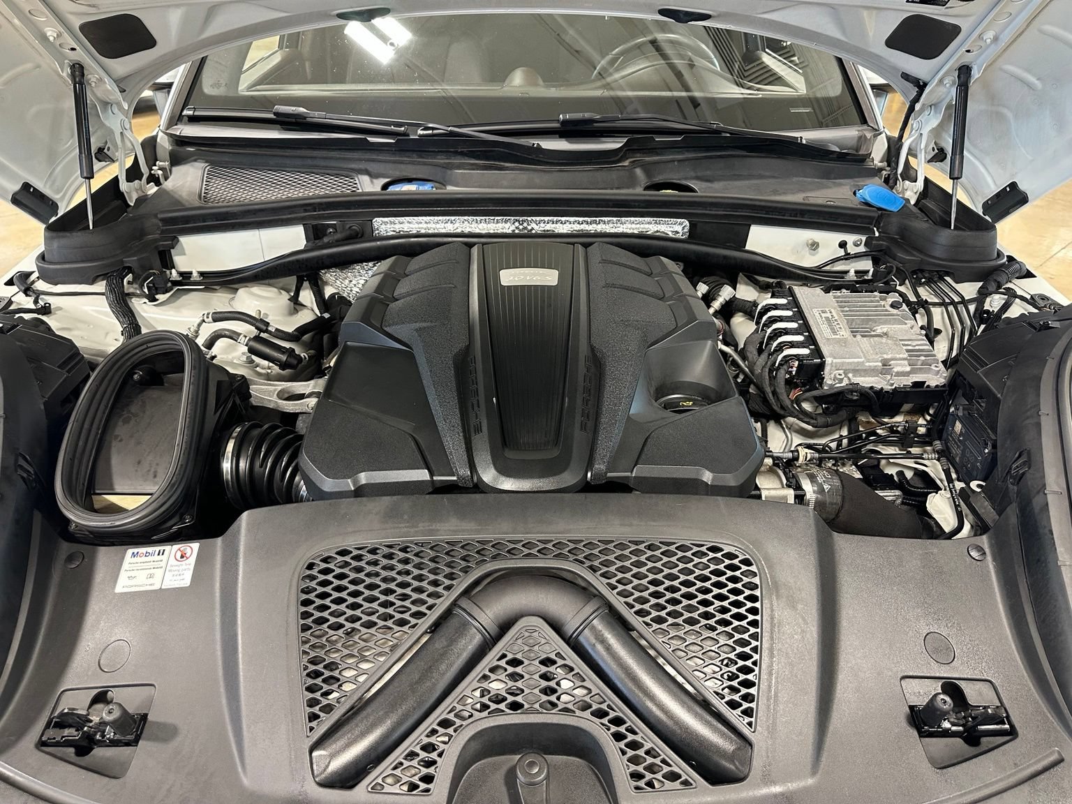 Used 2019 Porsche Macan S w/ Premium Package Plus AWD/4WD image 48