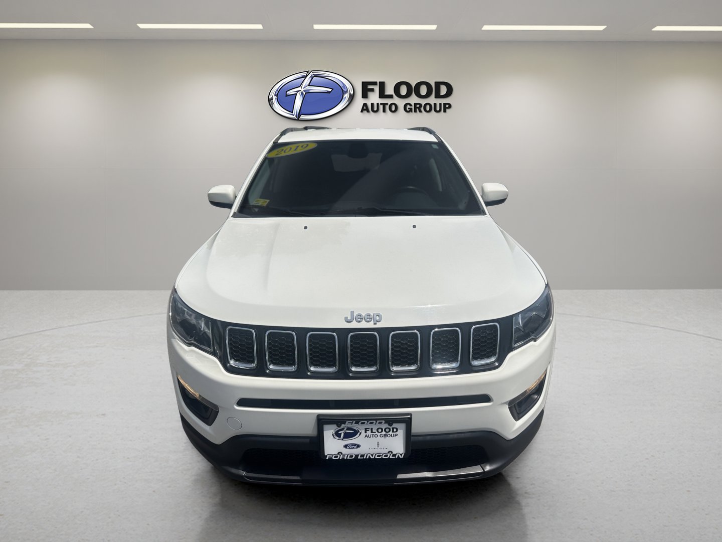 Used 2019 Jeep Compass Latitude w/ Cold Weather Group AWD/4WD image 2