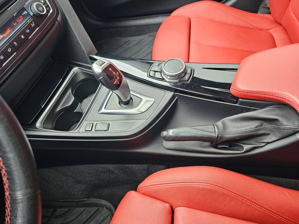 Used 2015 BMW 320i xDrive Sedan AWD/4WD image 27