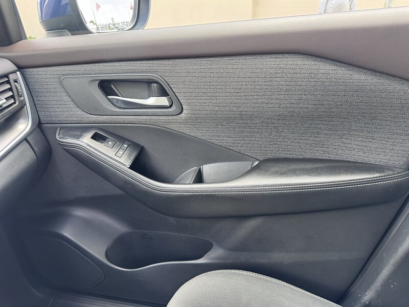 Used 2023 Nissan Rogue SV FWD image 12