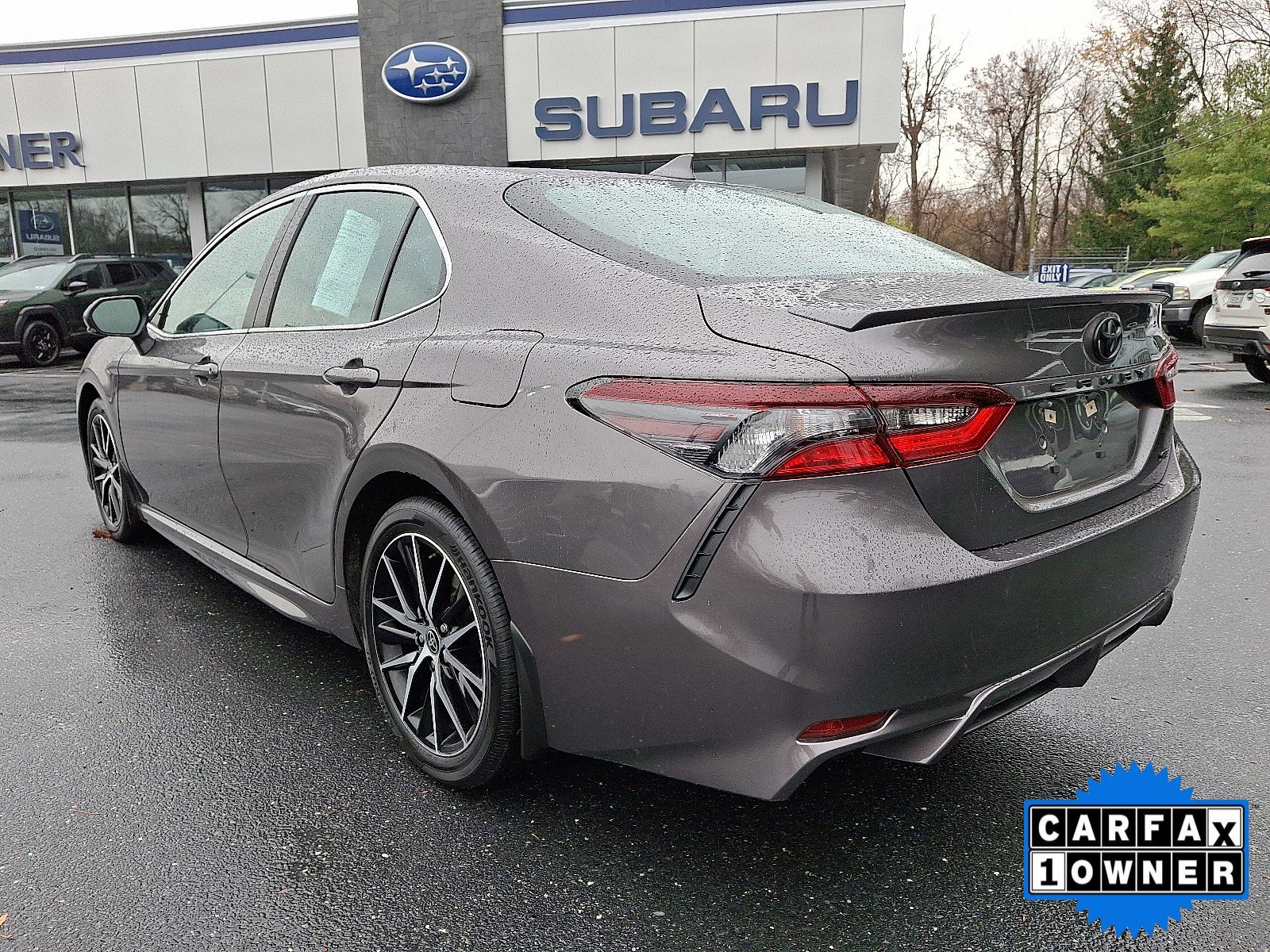 Used 2023 Toyota Camry SE image 6