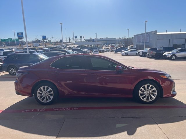 Used 2021 Toyota Camry LE image 5
