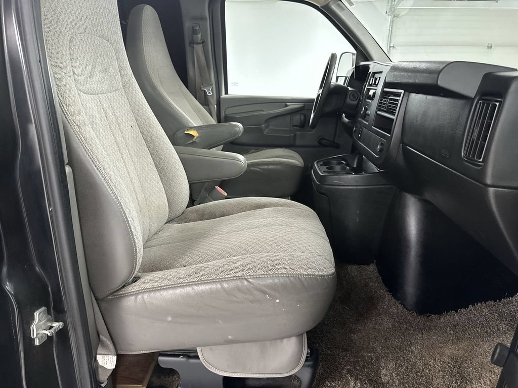 Used 2010 Chevrolet Express 2500 RWD image 18