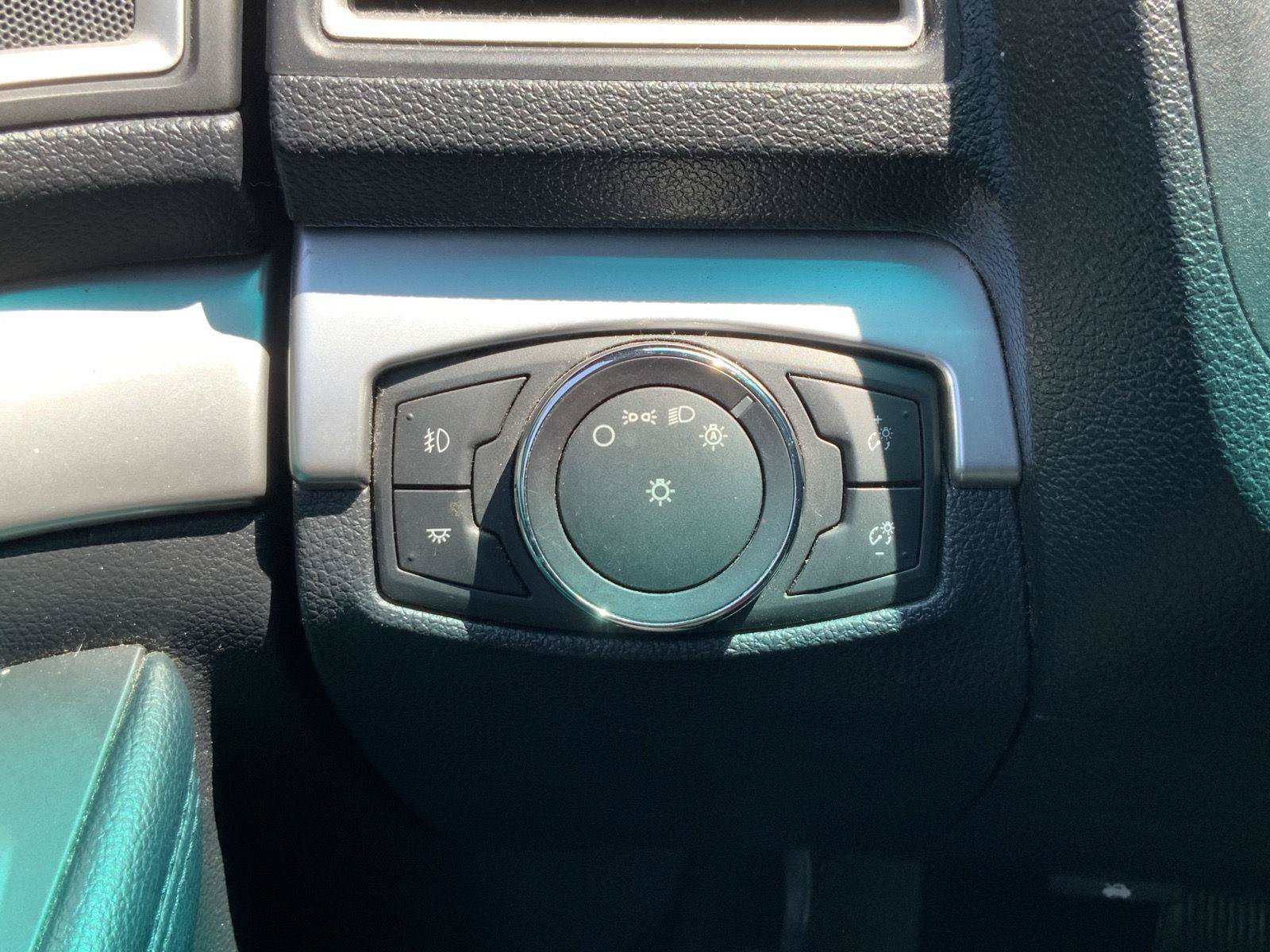Used 2017 Ford Explorer XLT FWD image 29