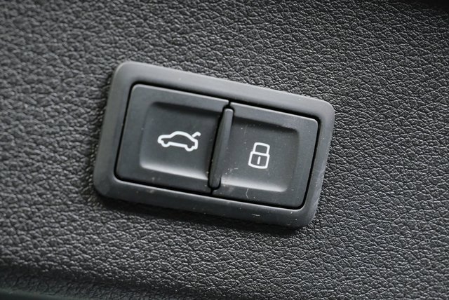 Used 2021 Audi e-tron Premium Plus w/ Premium Plus Package image 30