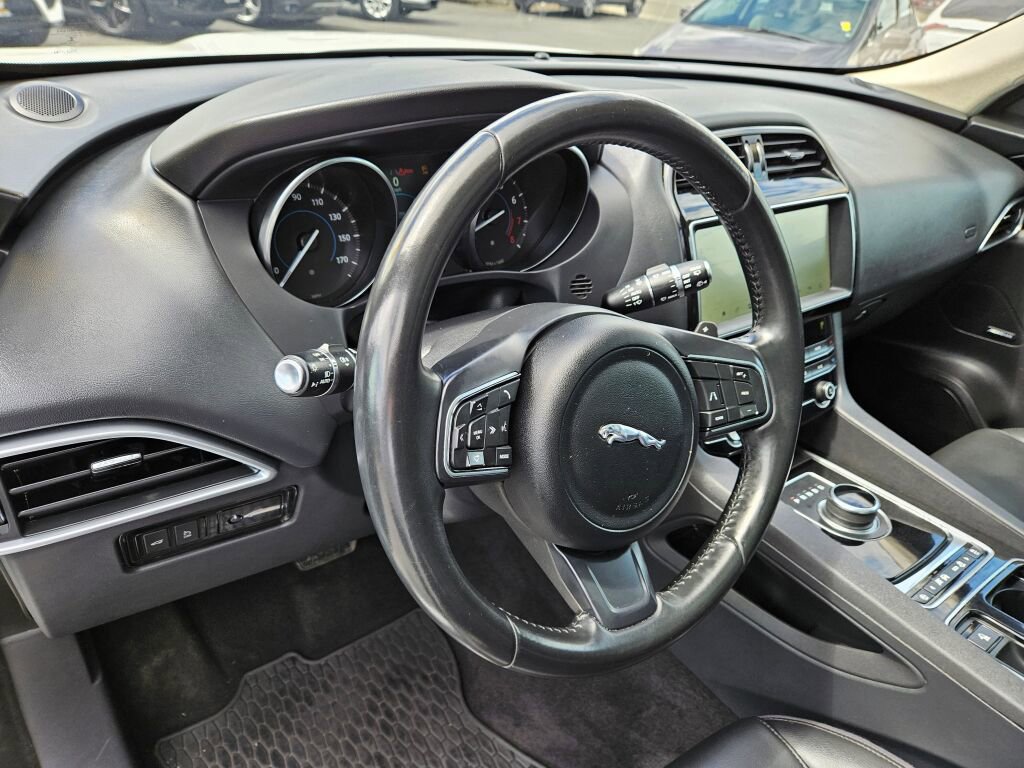 Used 2020 Jaguar F-PACE Premium AWD/4WD image 19