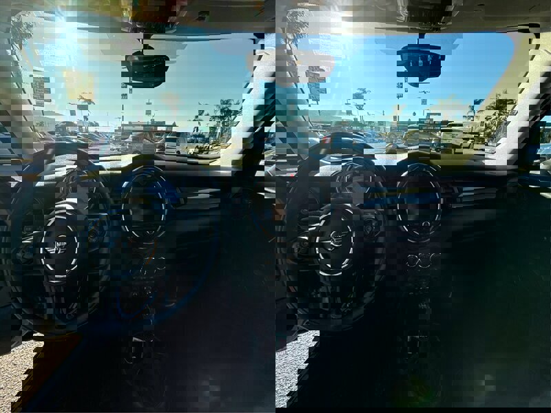 Used 2019 MINI Cooper 4-Door Hardtop w/ Signature Upholstery Package image 19