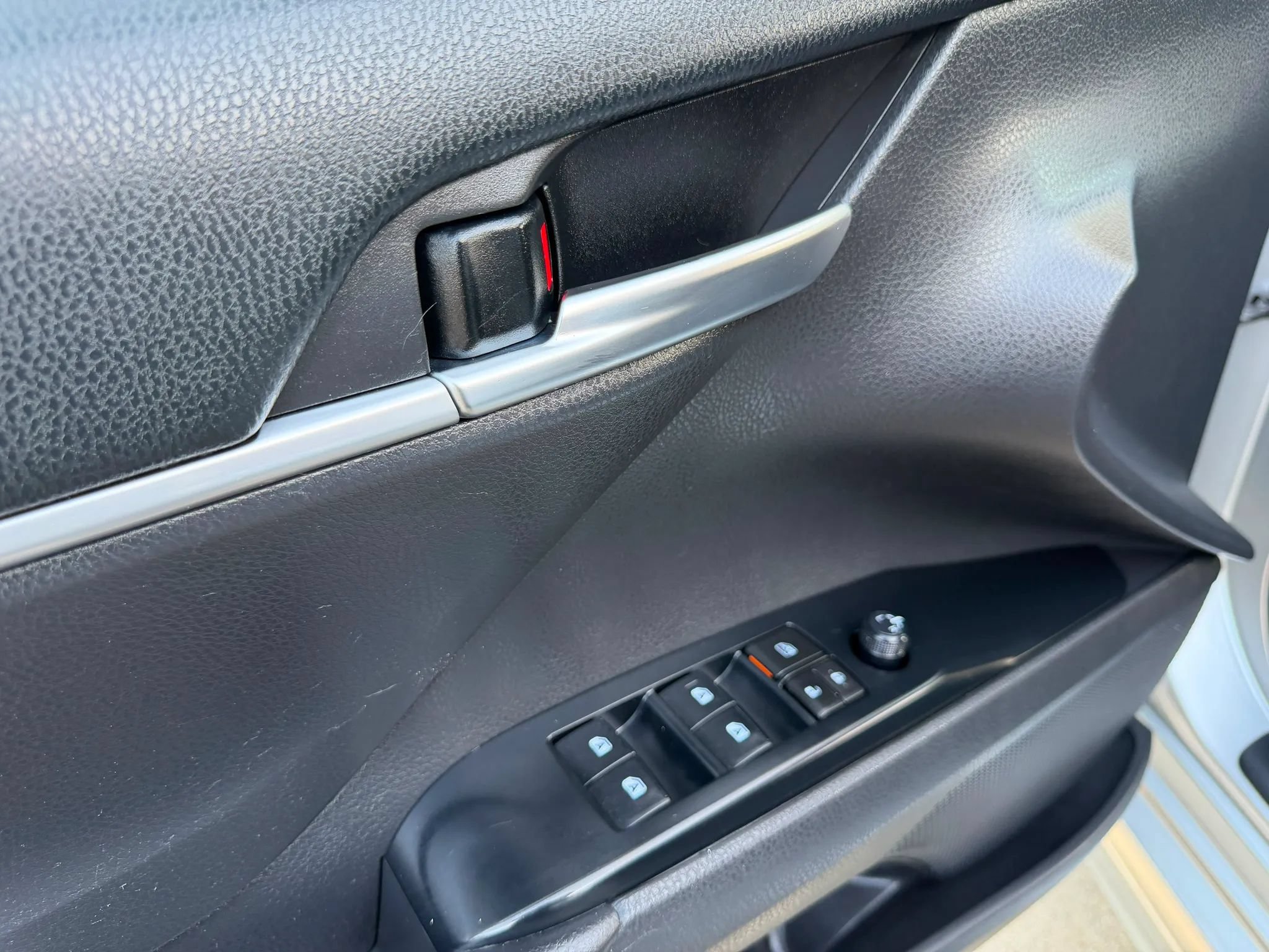 Used 2018 Toyota Camry SE FWD image 11