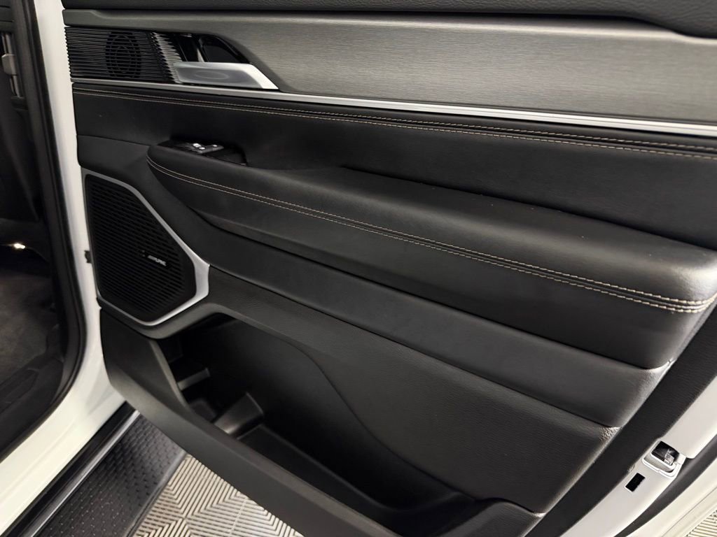 Certified 2025 Jeep Wagoneer L 4WD image 32