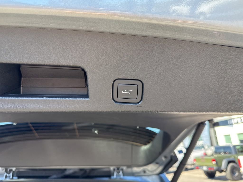 Used 2025 GMC Acadia Elevation image 31
