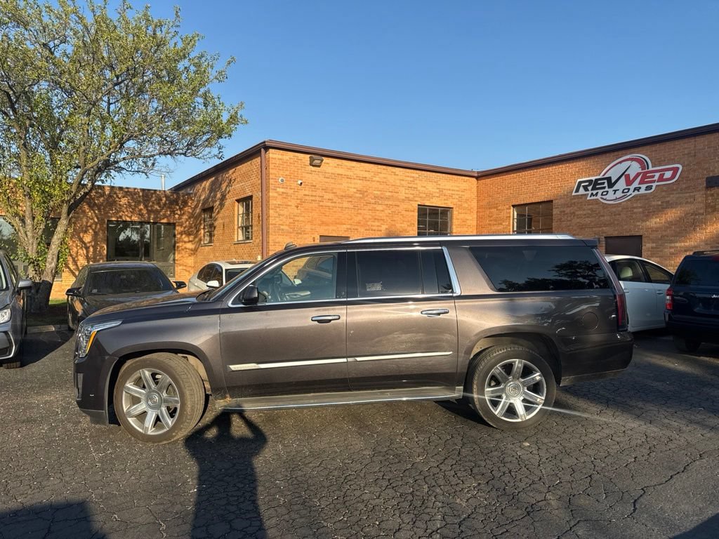 Used 2015 Cadillac Escalade ESV Luxury AWD/4WD image 4