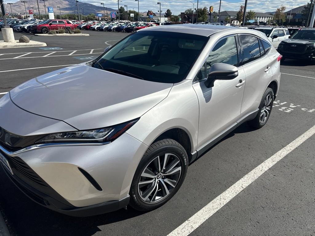 Used 2022 Toyota Venza LE AWD/4WD image 3