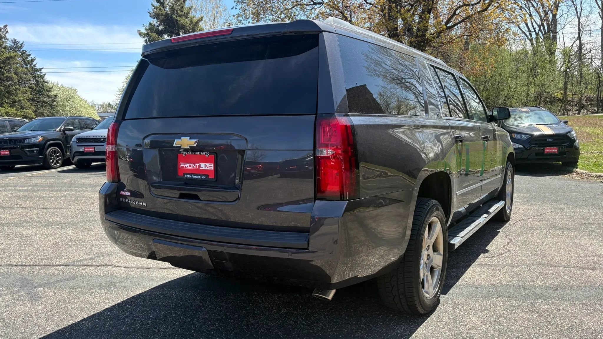 Used 2018 Chevrolet Suburban LT w/ LT Signature Package AWD/4WD image 9